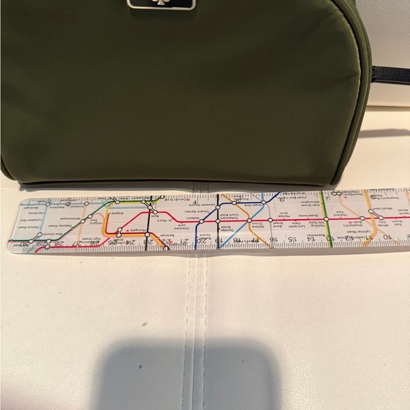 Kate Spade Medium Dome Cosmetic Bag New - Picture 6 of 6